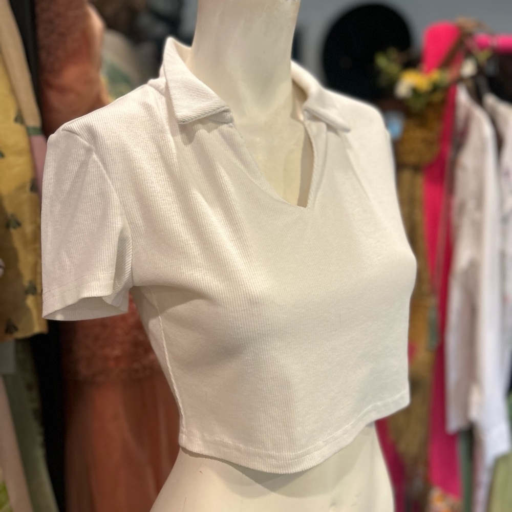 White Collared Crop